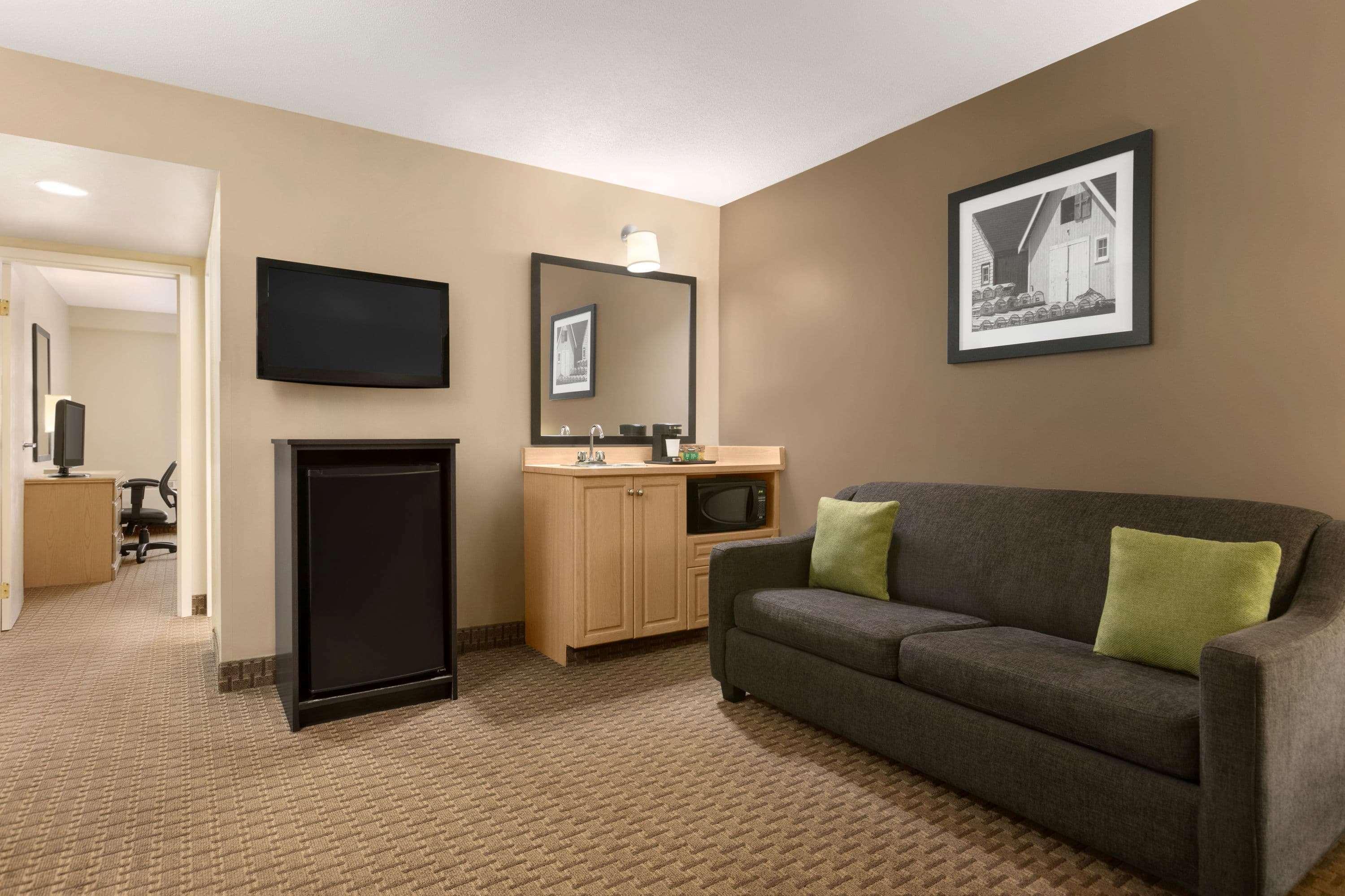 ทราเวลลอดจ์ สวีท บาย วินด์แฮม มองค์ตัน Hotel มองก์ตัน ภายนอก รูปภาพ